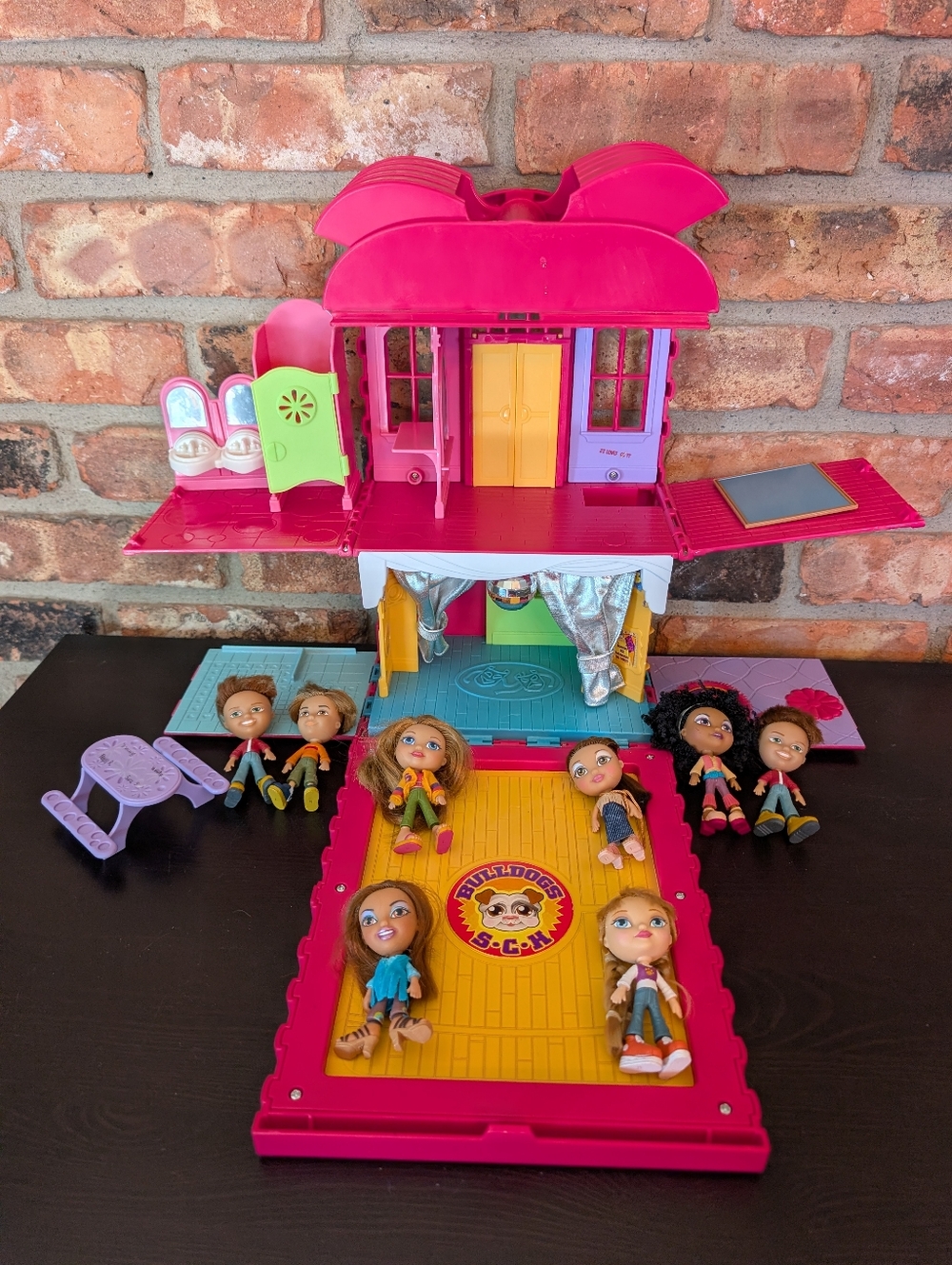 Hasbro Secret Central High Fold Out Schoolhouse  + 8 Dolls 2003 Disco Ball